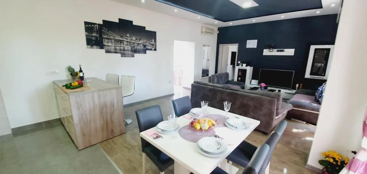 Modern Apartments In The City Center Póla